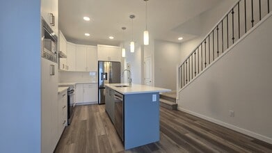 442 Carringvue Grove NW in Calgary, AB - Building Photo - Building Photo