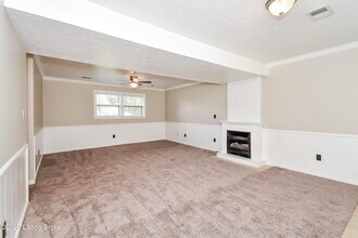 1042 Cristland Rd in Louisville, KY - Building Photo - Building Photo