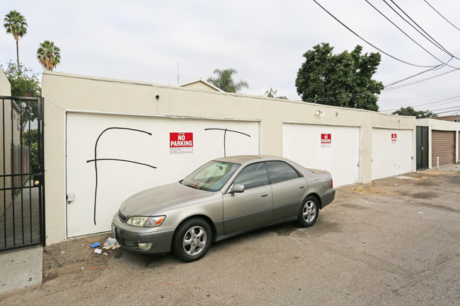 1012 S Tamarack Dr in Fullerton, CA - Foto de edificio - Building Photo