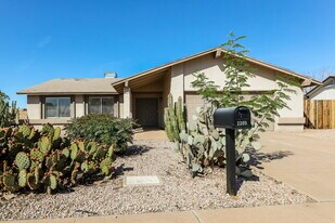 2300 E Chicago St in Chandler, AZ - Building Photo