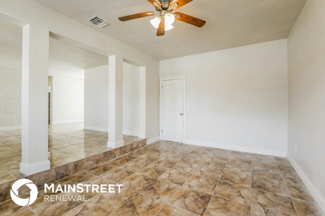 900 NW 199th St in Miami, FL - Building Photo - Building Photo