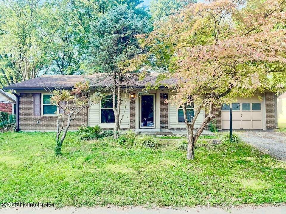 3700 Douglas Blvd in Jeffersonville, IN - Foto de edificio