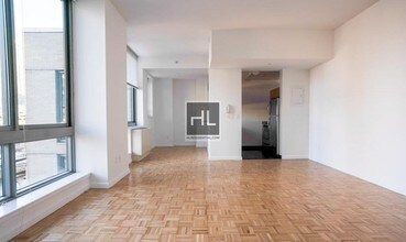 448 W 37th St-Unit -301 in New York, NY - Building Photo - Building Photo