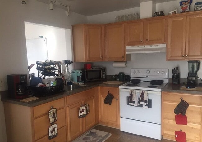 1122 E Market St in Charlottesville, VA - Building Photo - Building Photo