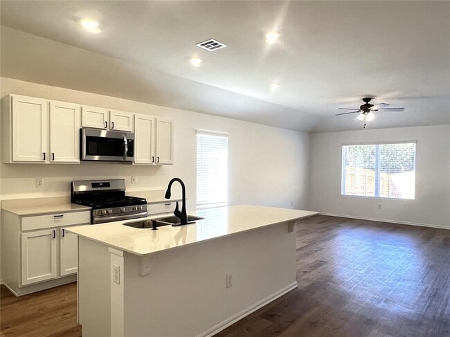 3433 Little Creek Dr in Mustang, OK - Building Photo - Building Photo