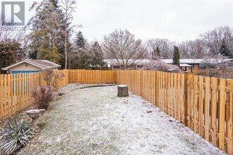 101 Lyndhurst Dr in Kitchener, ON - Building Photo - Building Photo
