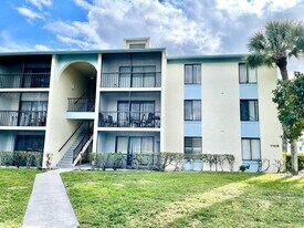 1108 Green Pine Blvd in West Palm Beach, FL - Building Photo