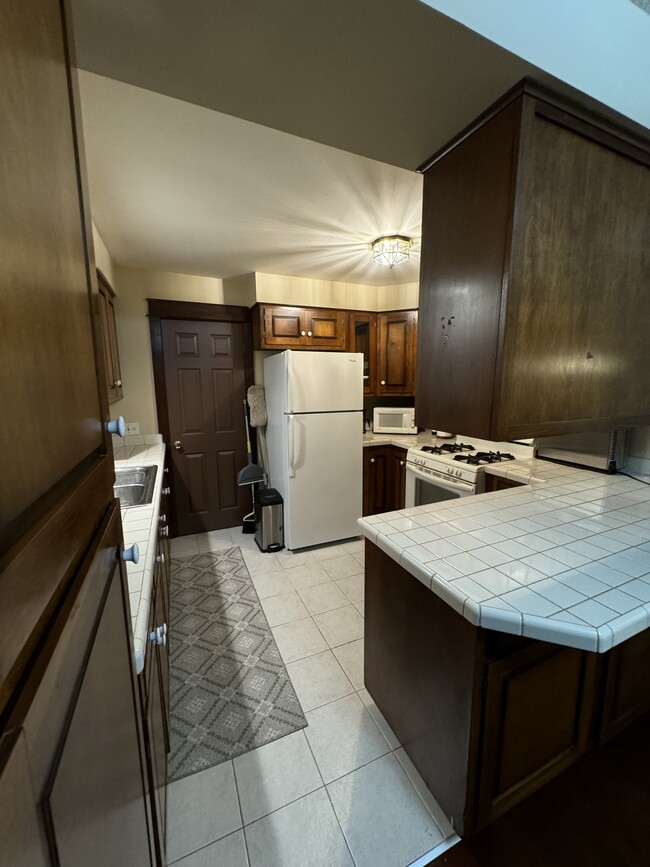 2730 S Hacker Rd, Unit Brighton Apartment in Brighton, MI - Building Photo - Building Photo