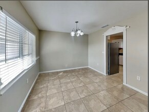 10321 SW 156th St in Miami, FL - Foto de edificio - Building Photo