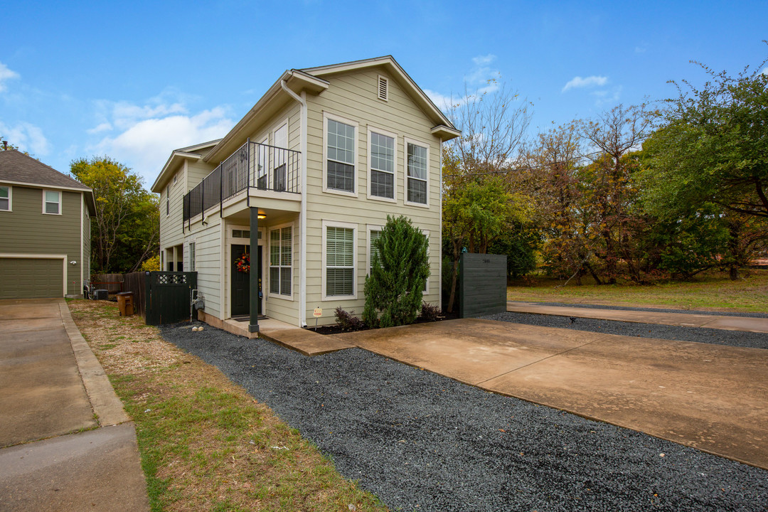 2801 Goodwin Ave in Austin, TX - Building Photo