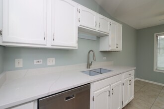 1520 Commodore Ln in Schaumburg, IL - Building Photo - Building Photo