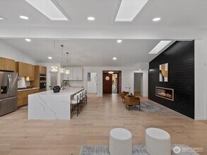 14244 NE 80th Pl in Redmond, WA - Building Photo - Building Photo