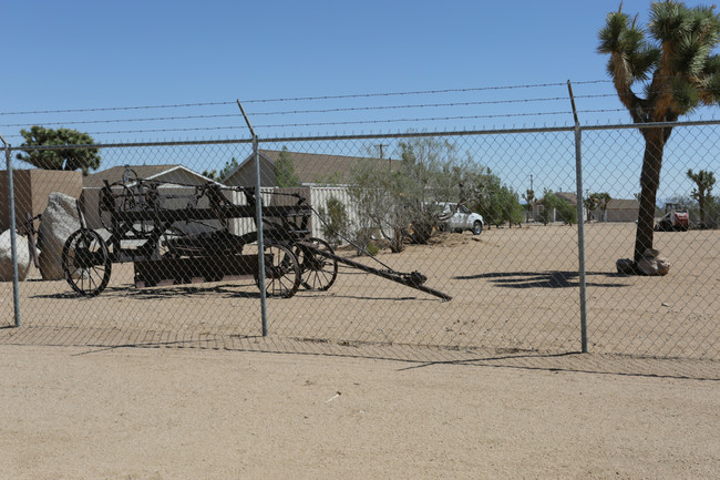 2627 Julcrest Rd in Yucca Valley, CA - Building Photo - Building Photo