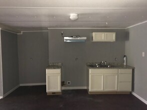 945 3rd St in Sour Lake, TX - Building Photo - Building Photo