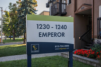 Arbor Village - 1230-1240 Emperor in Ottawa, ON - Building Photo - Building Photo