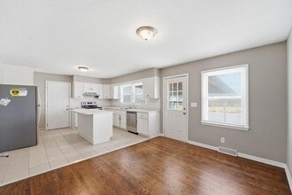 20103 S State Rte 291 in Pleasant Hill, MO - Foto de edificio - Building Photo