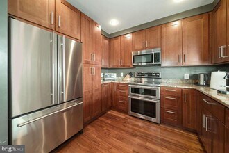 11700 Old Georgetown Rd in Rockville, MD - Foto de edificio - Building Photo