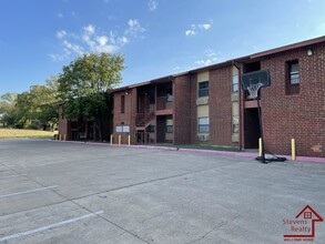1912 SW D Ave in Lawton, OK - Foto de edificio - Building Photo