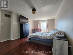82 Hooper Square in Bowmanville, ON - Building Photo - Building Photo