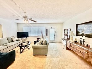 2067 Cornwall D in Boca Raton, FL - Building Photo - Building Photo