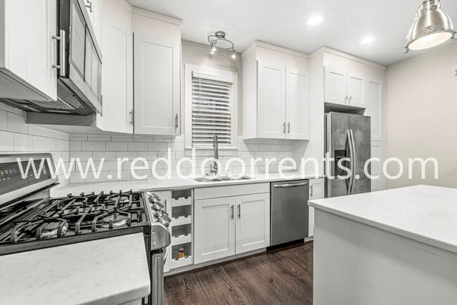 property at 2028 Hoyt Ave