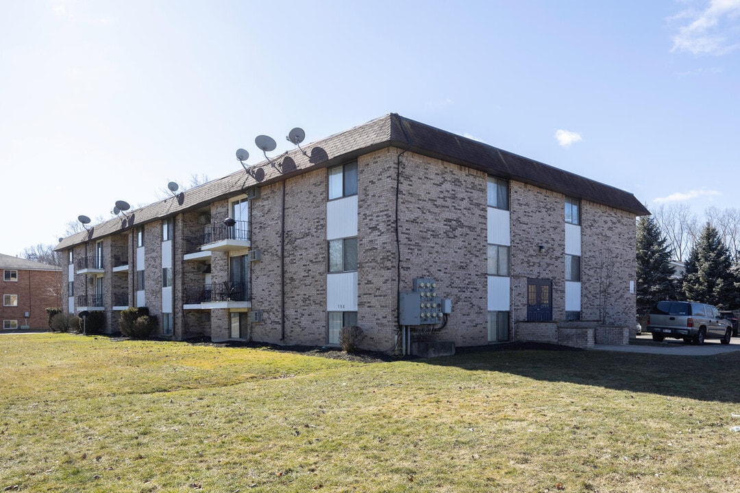 Robert Drive Apartments in North Tonawanda, NY - Foto de edificio