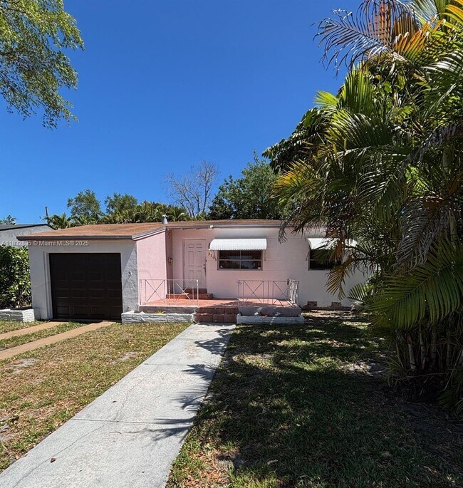 property at 319 S 24th Ave