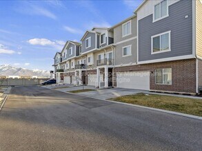 4213 Antelope Park Ct in Riverton, UT - Building Photo - Building Photo