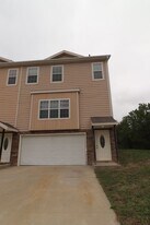 2222 Thompson Dr in Junction City, KS - Building Photo