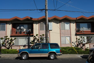 308 Lux Ave in South San Francisco, CA - Building Photo - Building Photo