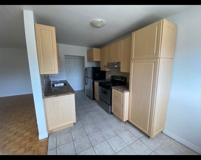 792 Hughson St in Woodstock, ON - Building Photo - Building Photo