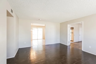 4027 E Alta Vista Rd in Phoenix, AZ - Building Photo