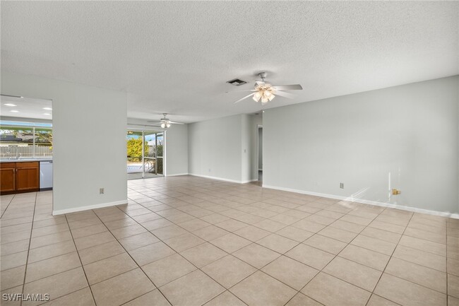 703 SE 33rd St in Cape Coral, FL - Foto de edificio - Building Photo