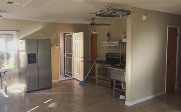 404 Juniper St in New Llano, LA - Foto de edificio - Building Photo