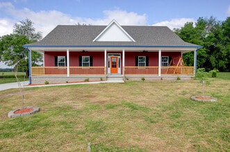 135 Riverbend Dr in Elkton, KY - Building Photo - Building Photo