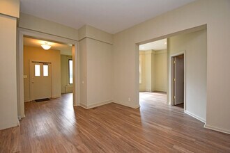 3041 Clifton Ave in Cincinnati, OH - Building Photo - Building Photo