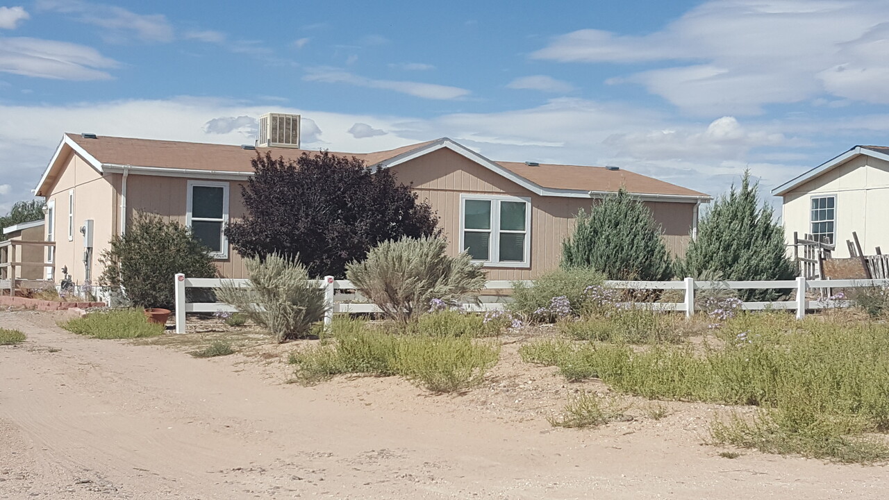 604 Idalia Rd SW in Rio Rancho, NM - Building Photo