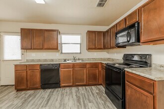 7002 Heathers Way in San Antonio, TX - Building Photo - Building Photo