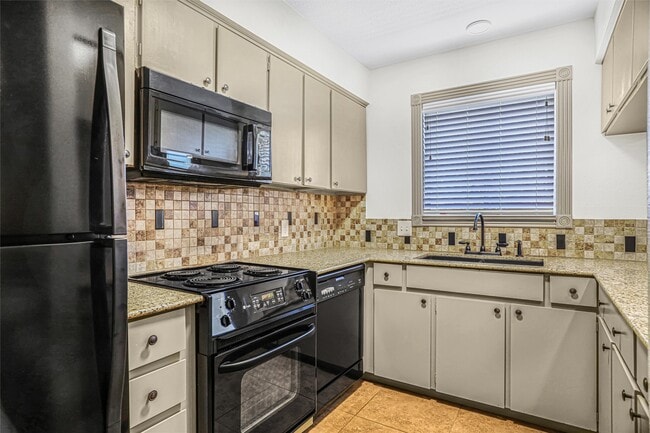 4410 T C Jester Blvd in Houston, TX - Building Photo - Building Photo