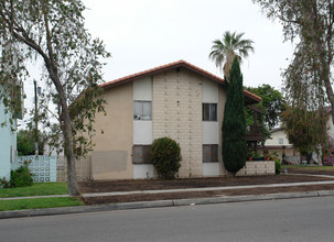 2077 S Sprague Ln in Anaheim, CA - Building Photo - Building Photo