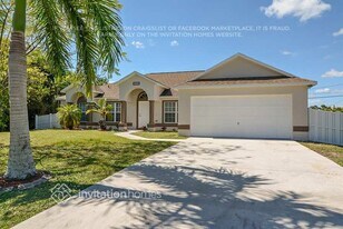 2090 SW Capeador St in Port St. Lucie, FL - Building Photo