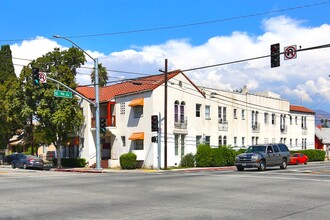 901 N Arrowhead Ave in San Bernardino, CA - Foto de edificio - Primary Photo