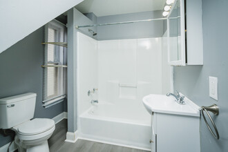 Prescott Place in Toledo, OH - Building Photo - Interior Photo