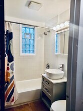 1751 W 21st Pl, Unit 1 in Chicago, IL - Foto de edificio - Building Photo