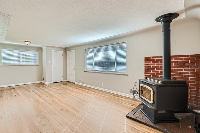 2520 S Raleigh St in Denver, CO - Building Photo - Building Photo