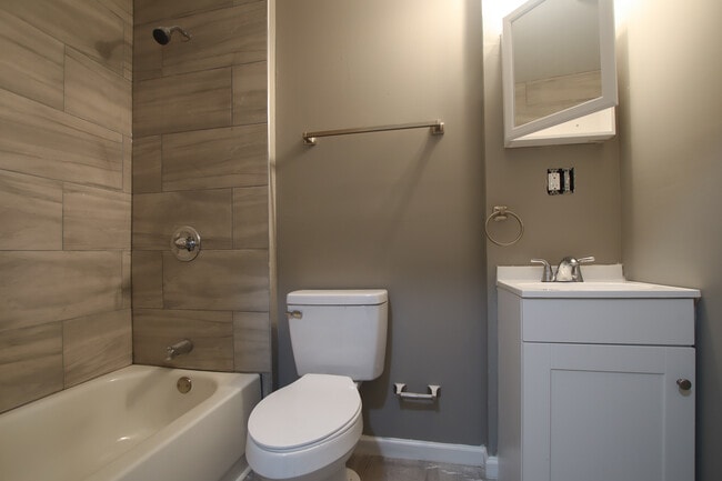 4056 W Girard Ave in Philadelphia, PA - Building Photo - Building Photo