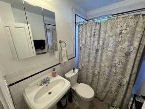 176 Elm St, Unit 2 in North Cambridge, MA - Building Photo - Building Photo