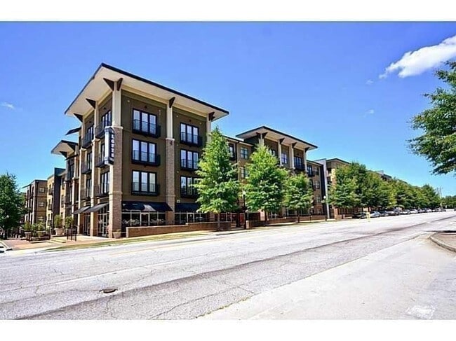 5300 Peachtree Rd in Atlanta, GA - Foto de edificio - Building Photo