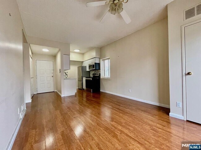280 Union St in Hackensack, NJ - Building Photo - Building Photo