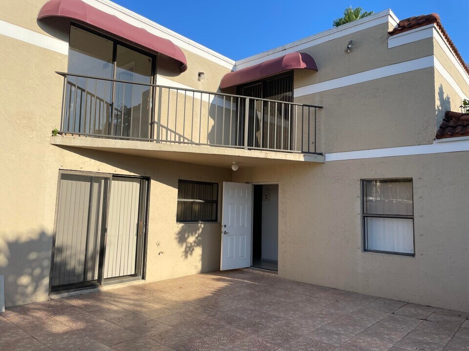 3955 Village Dr-Unit -A in Delray Beach, FL - Building Photo